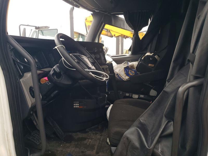 2018 Freigliner 2018 Freightliner Cascadia 126 Semi Truck