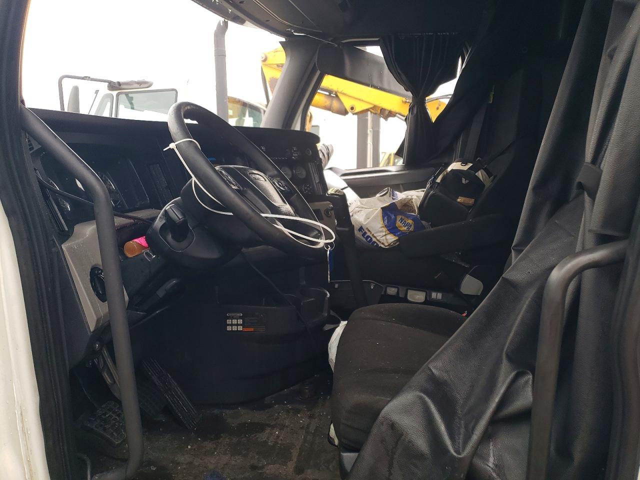 2018 Freigliner 2018 Freightliner Cascadia 126 Semi Truck