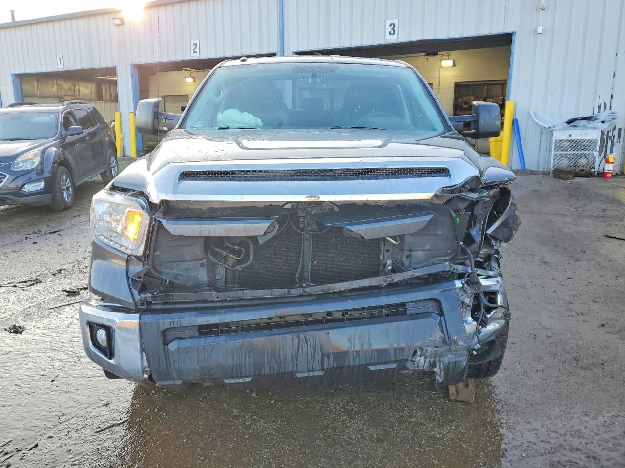 2014 Toyota Tundra SR5