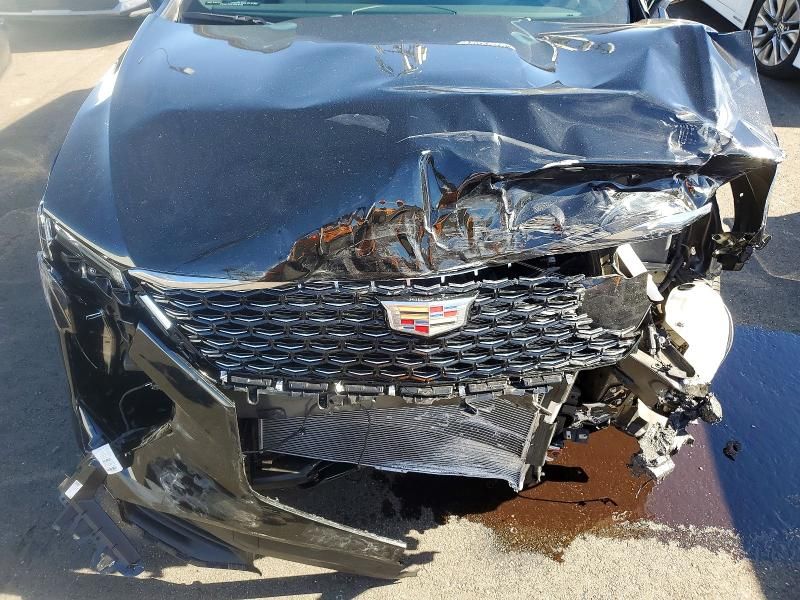 2024 Cadillac XT4 Luxury