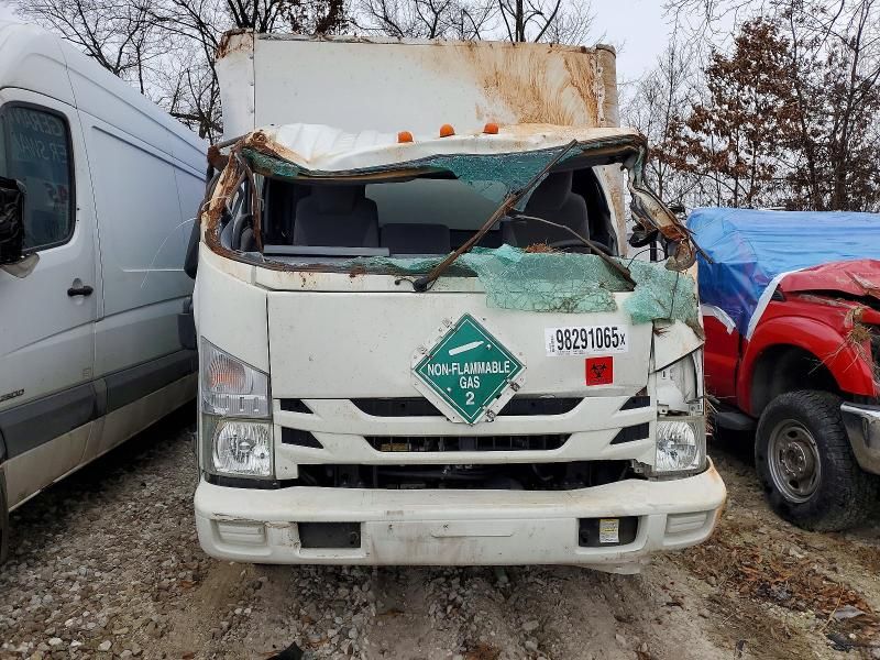 2017 Isuzu Npr hd box Truck