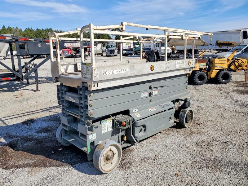 2014 JLG Scissor Lift