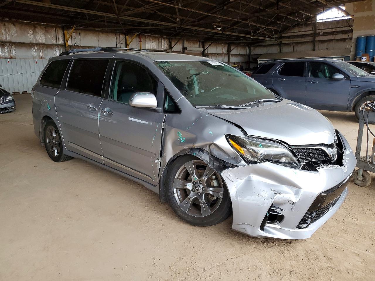 2018 Toyota Sienna se 8-passenger