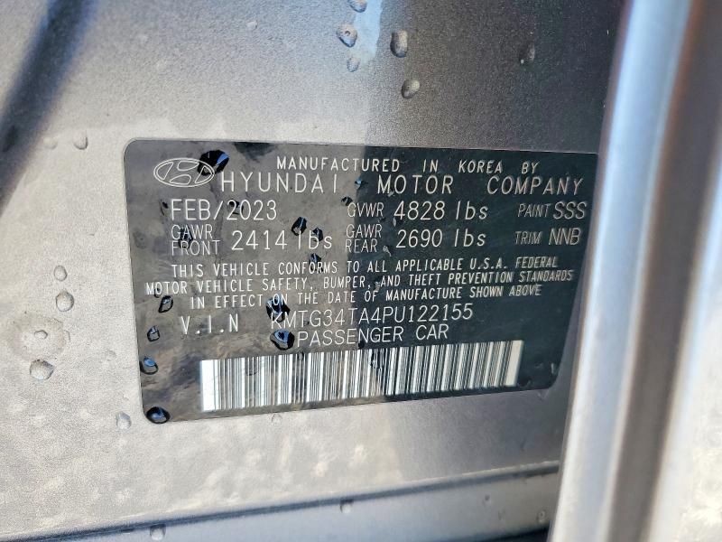 2023 Genesis G70 Base