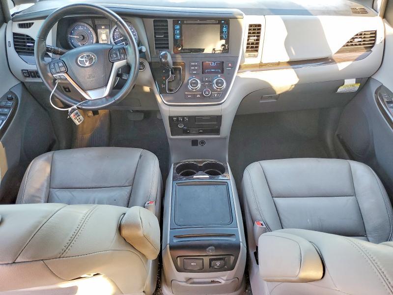 2016 Toyota Sienna xle Premium 8-passenger