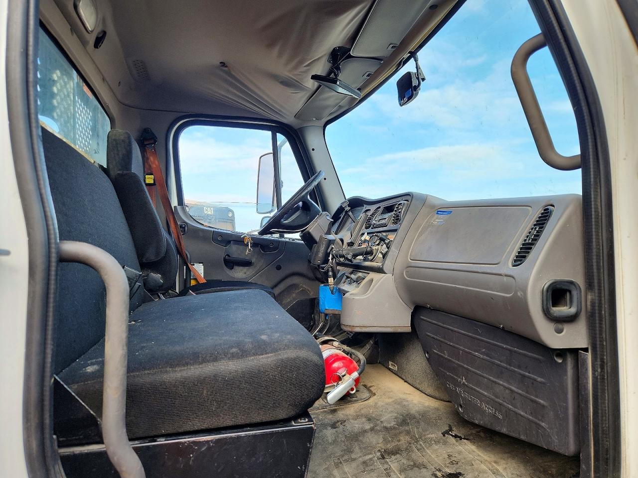 2017 Freightliner Business Class M2 Flatbed Truck