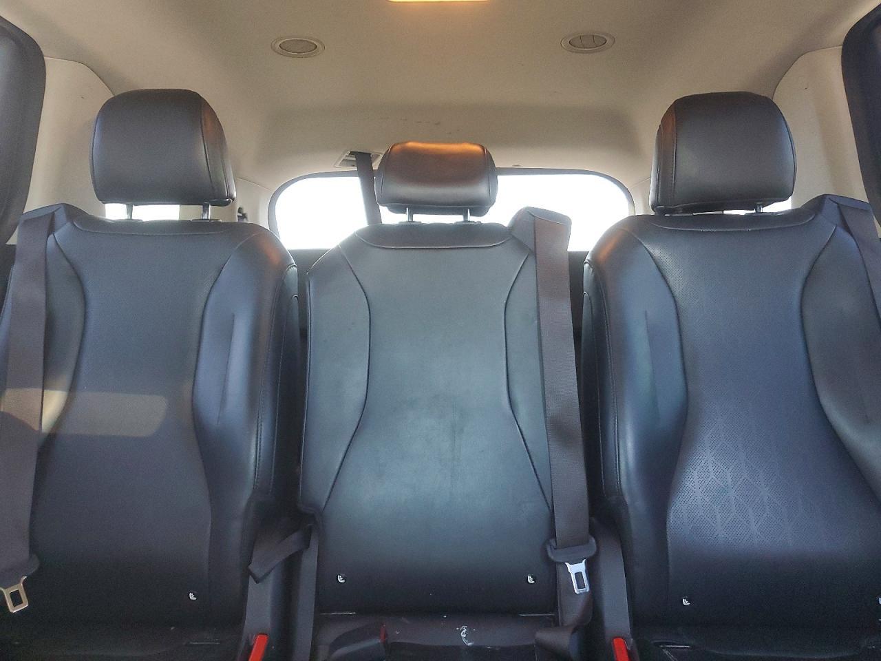 2022 KIA Carnival lx