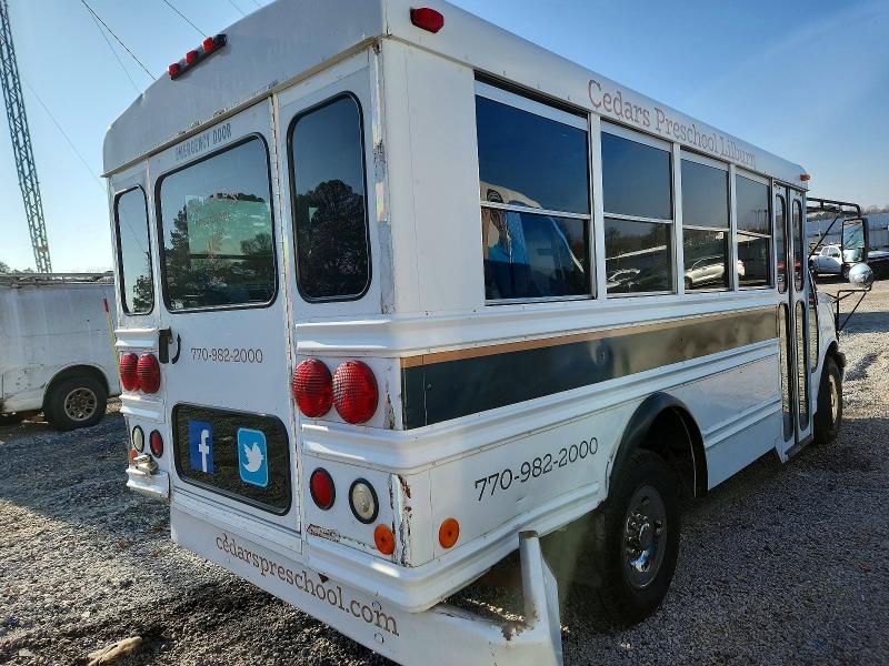 2004 GMC Savana Cutaway G3500