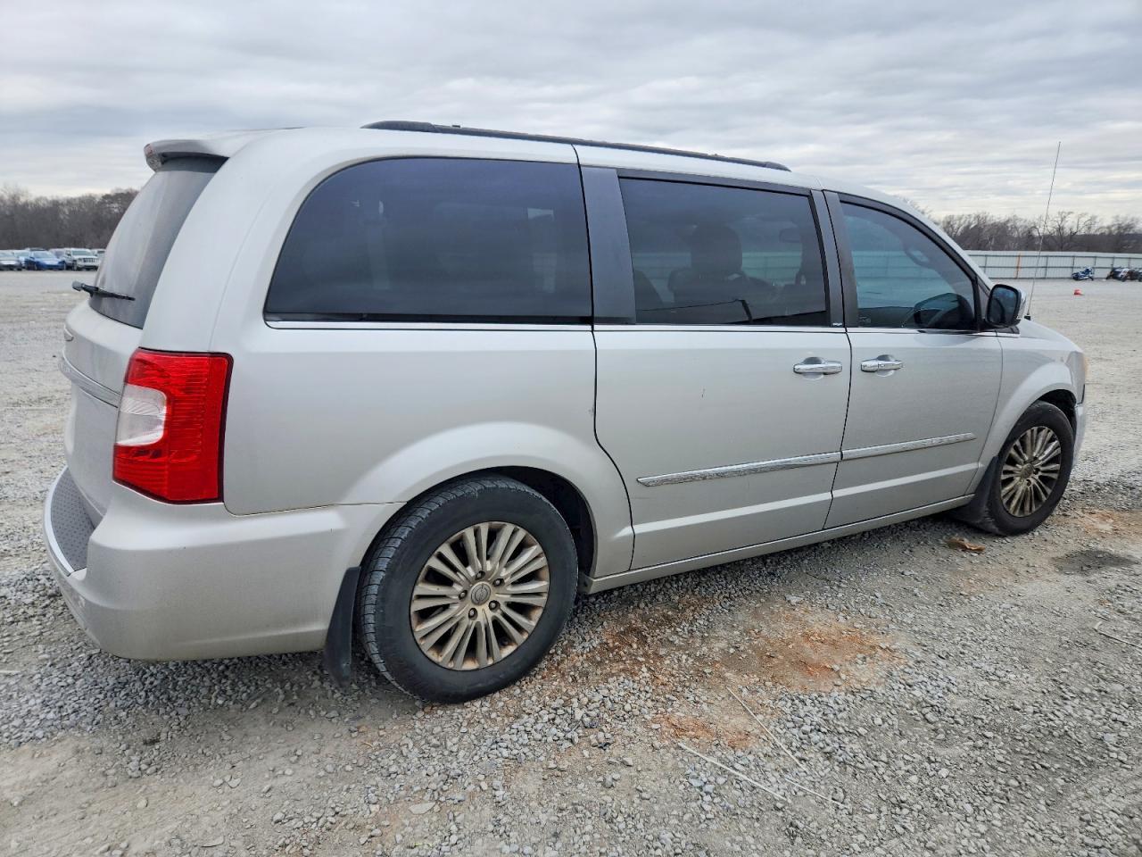 2012 Chrysler Town & Country Touring l