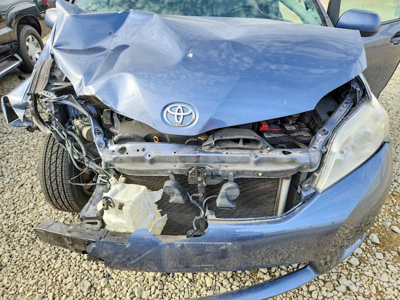 2015 Toyota Sienna le 8-passenger