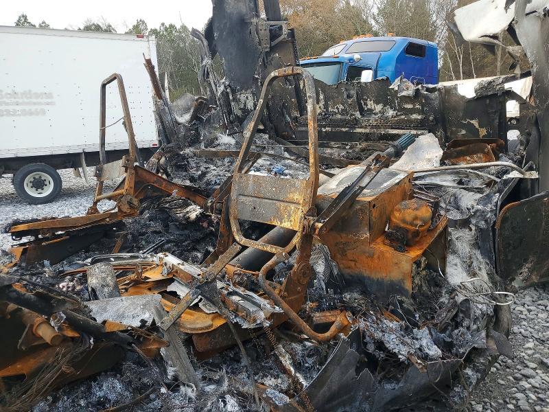 2007 Freigliner 2007 Freightliner Columbia 120 Semi Truck