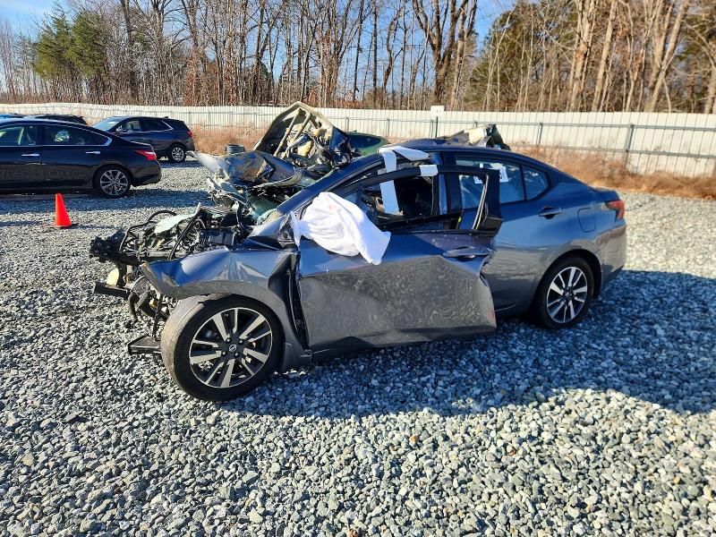 2022 Nissan Versa sv