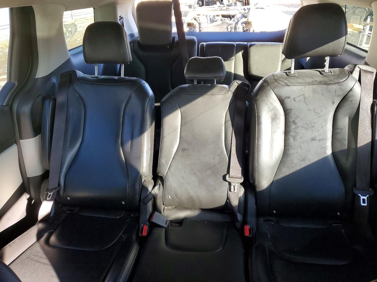 2023 KIA Carnival lx