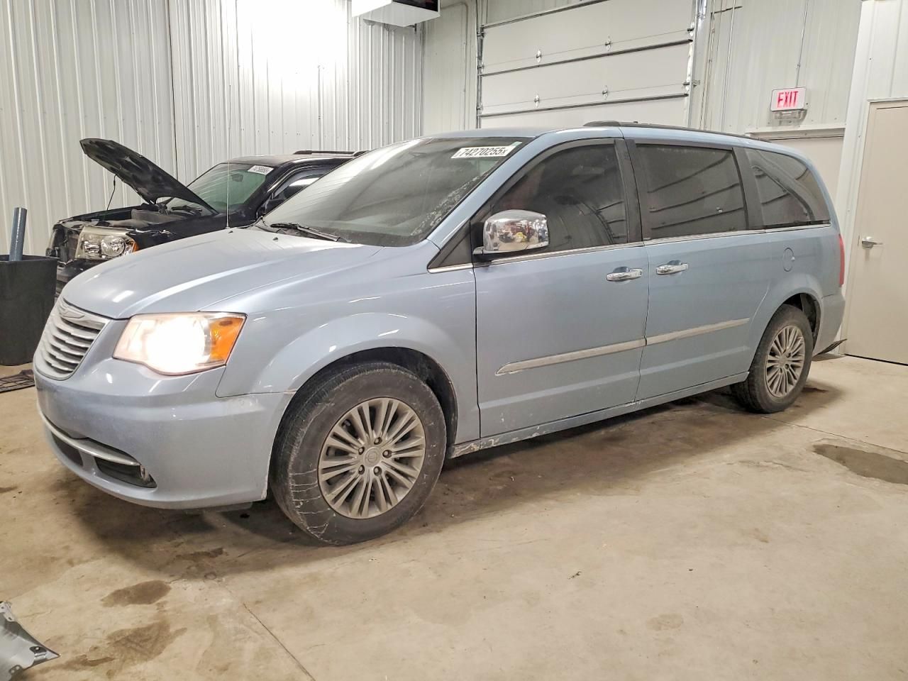 2013 Chrysler Town & Country Touring l