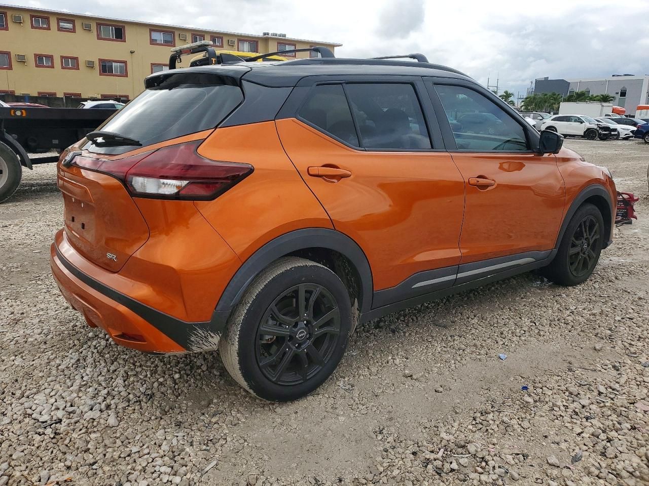 2023 Nissan Kicks sr