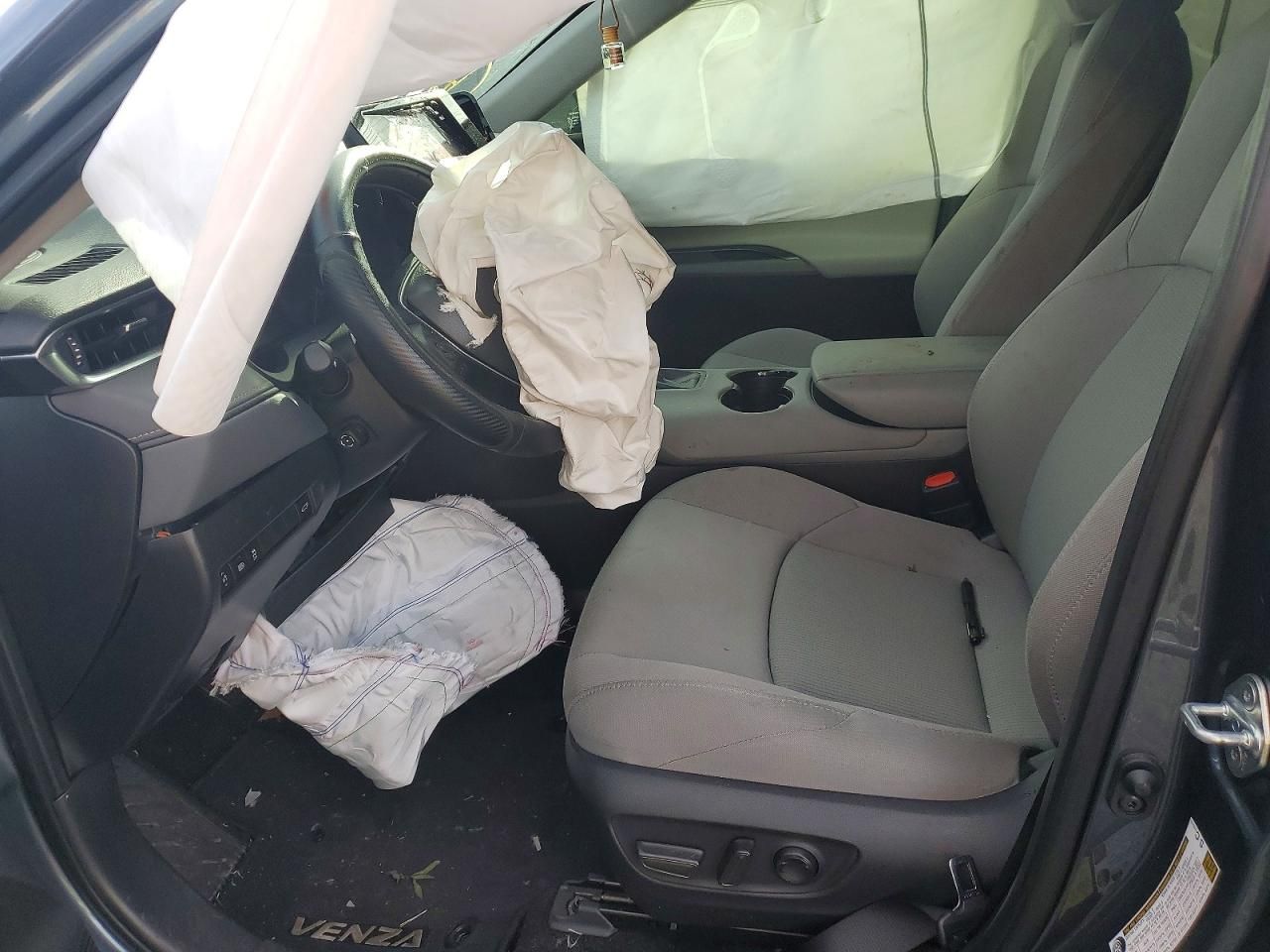 2023 Toyota Venza le