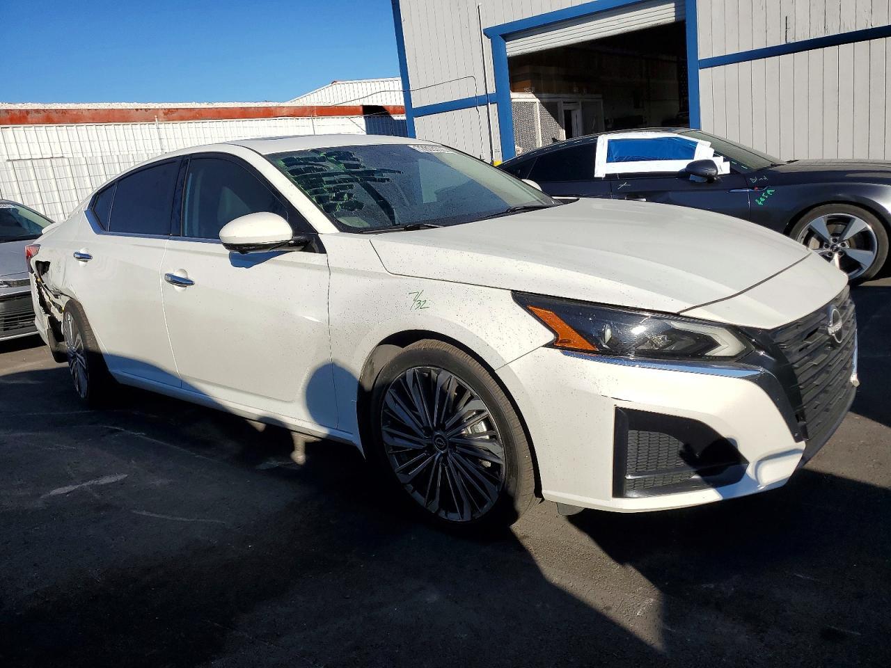 2023 Nissan Altima sl