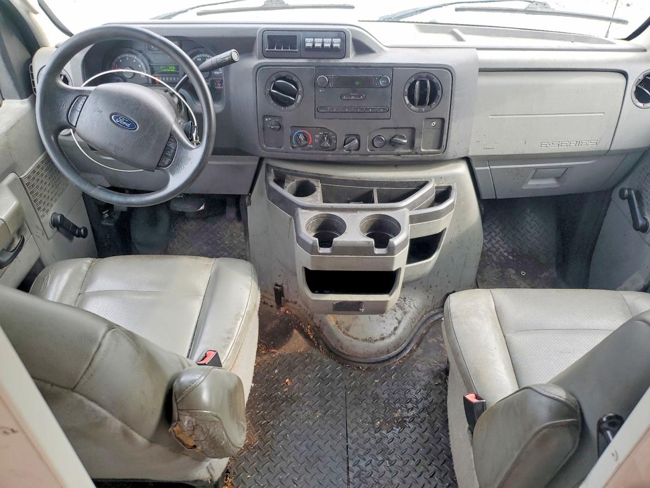 2015 Ford Econoline E350 Super Duty Cutaway van