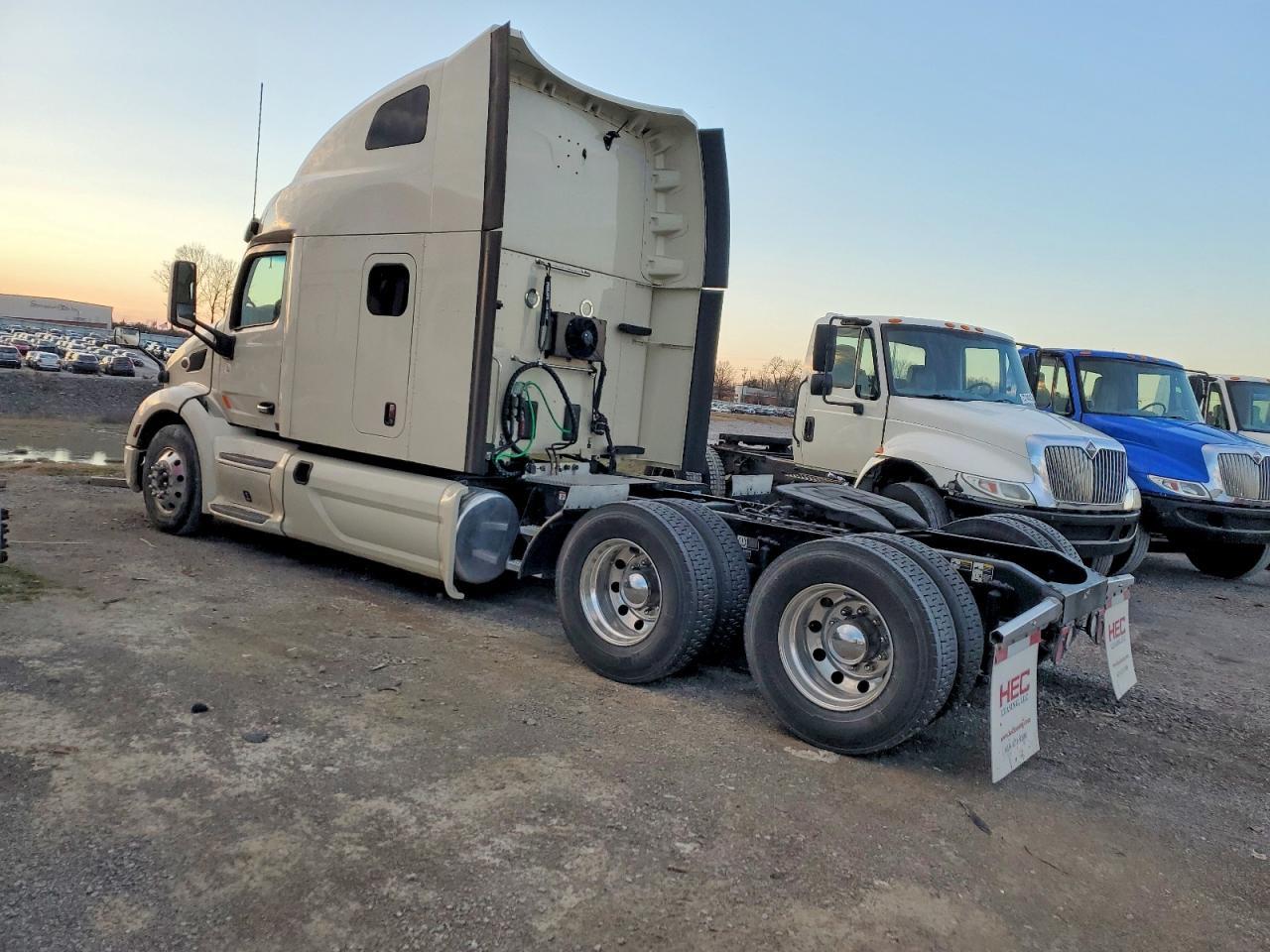 2021 Peterbilt 579 Semi Truck