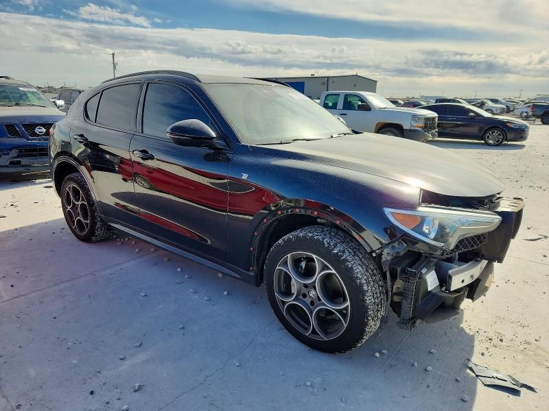 2022 Alfa Romeo Stelvio ti