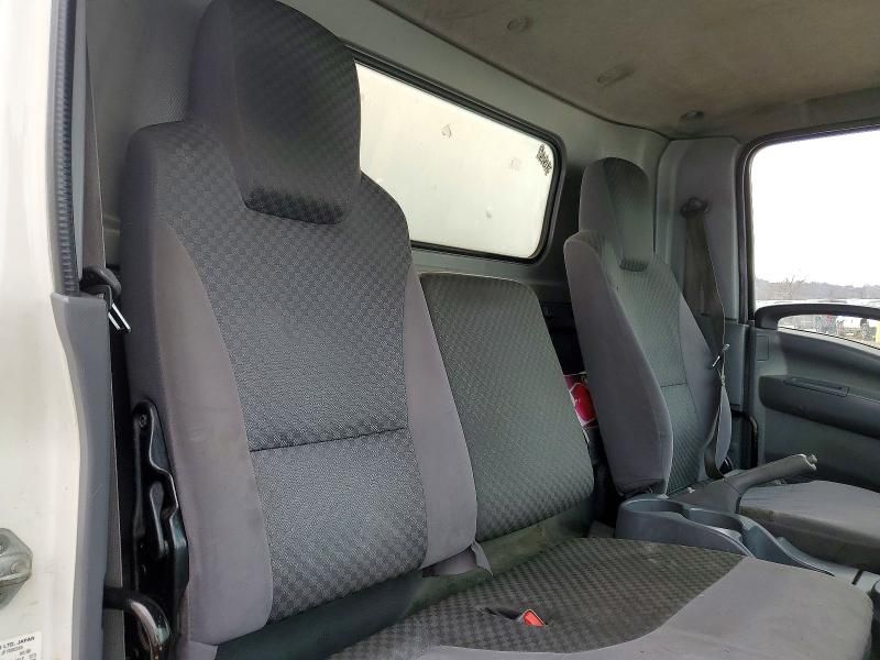 2015 Isuzu Npr hd box Truck