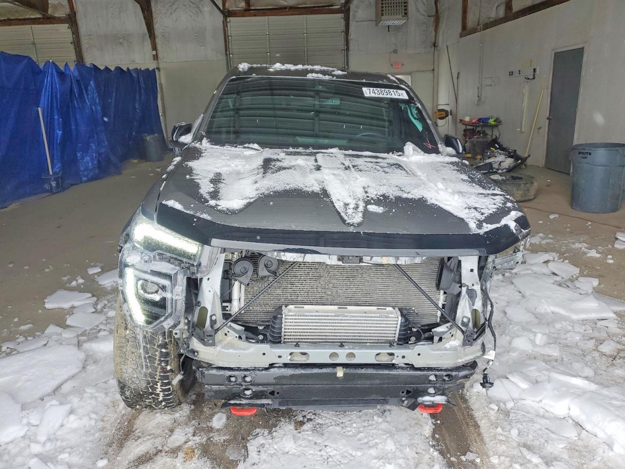 2024 GMC Canyon AT4