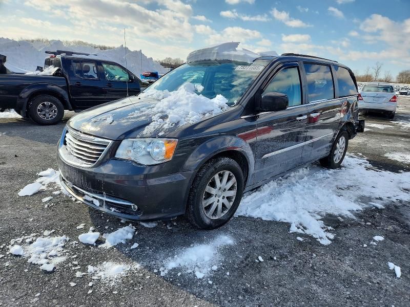 2016 Chrysler Town & Country Touring
