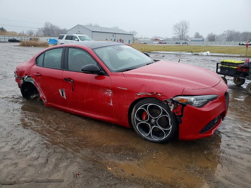 2022 Alfa Romeo Giulia Super