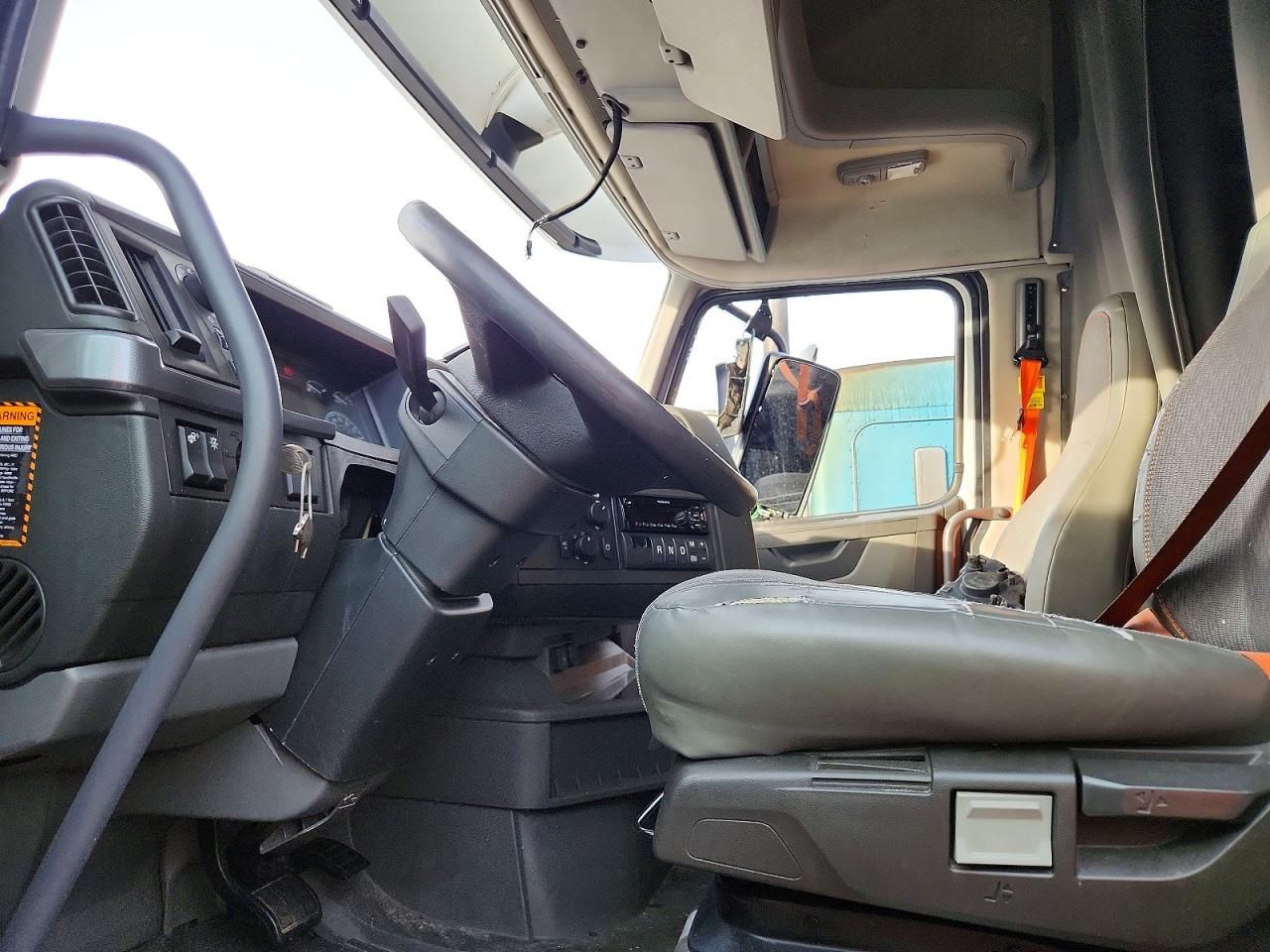 2021 Volvo VNL Semi Truck