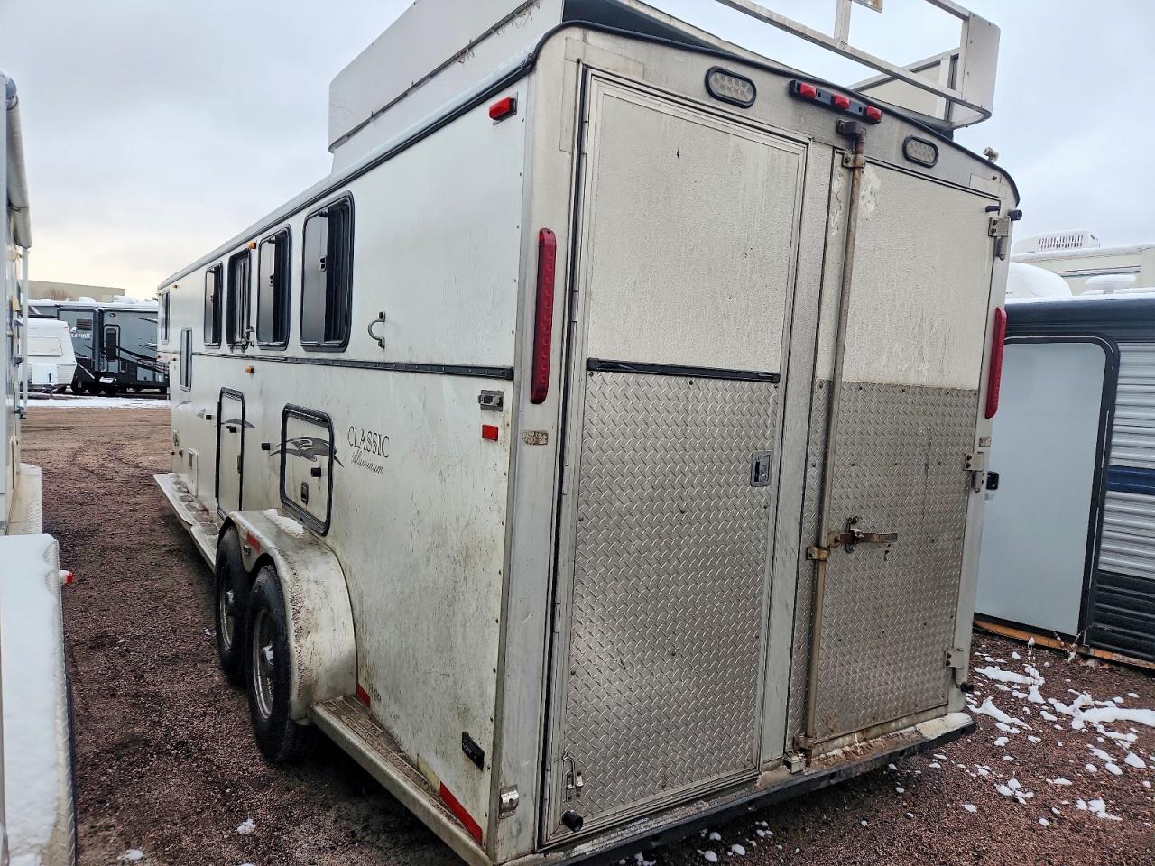 2007 Classic GN-4HBUNK Horse Trailer