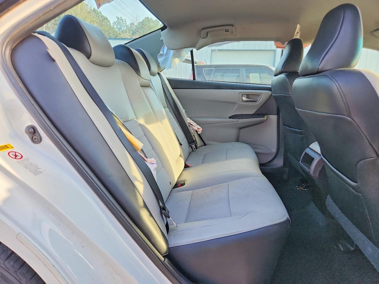 2016 Toyota Camry le