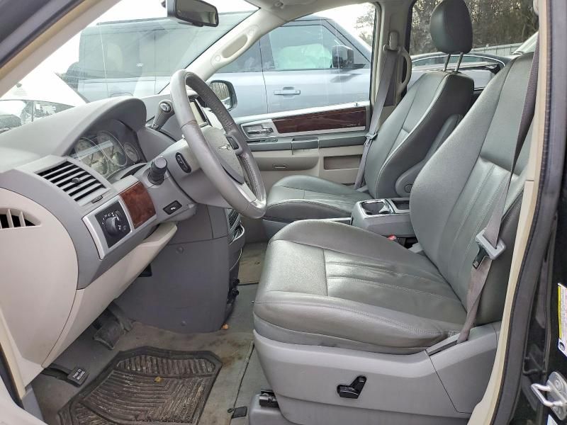 2010 Chrysler Town & Country Touring