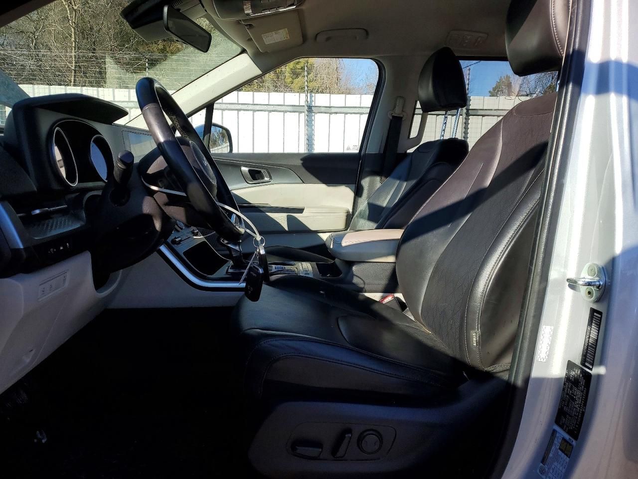 2023 KIA Carnival lx