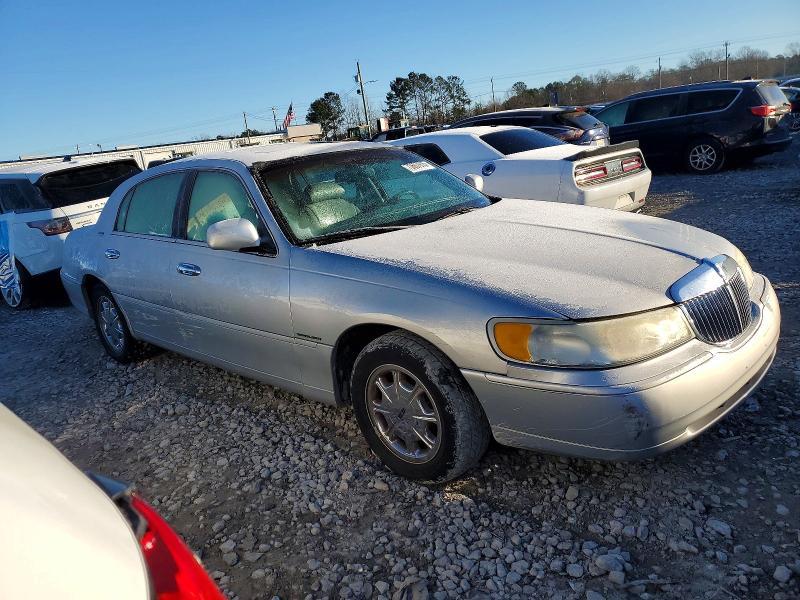 1999 Lincoln Town car Signature