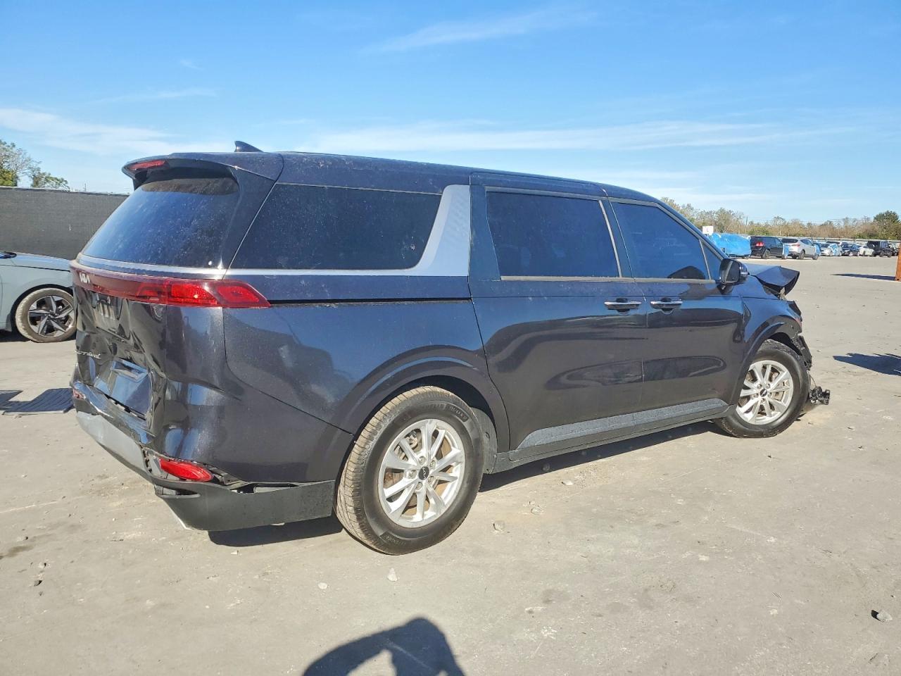 2022 KIA Carnival lx
