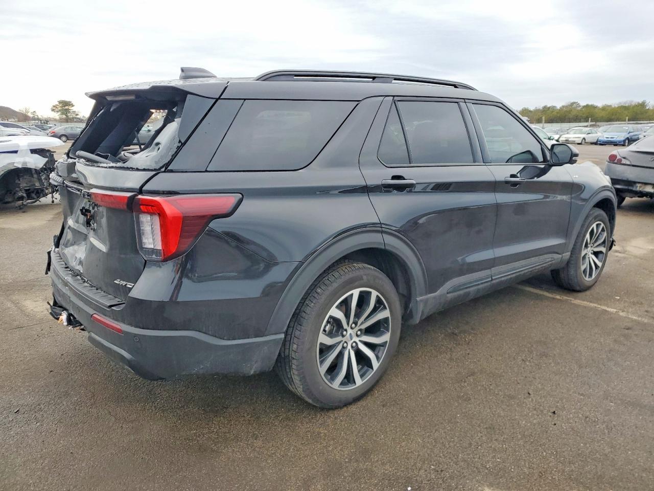 2025 Ford Explorer St-line