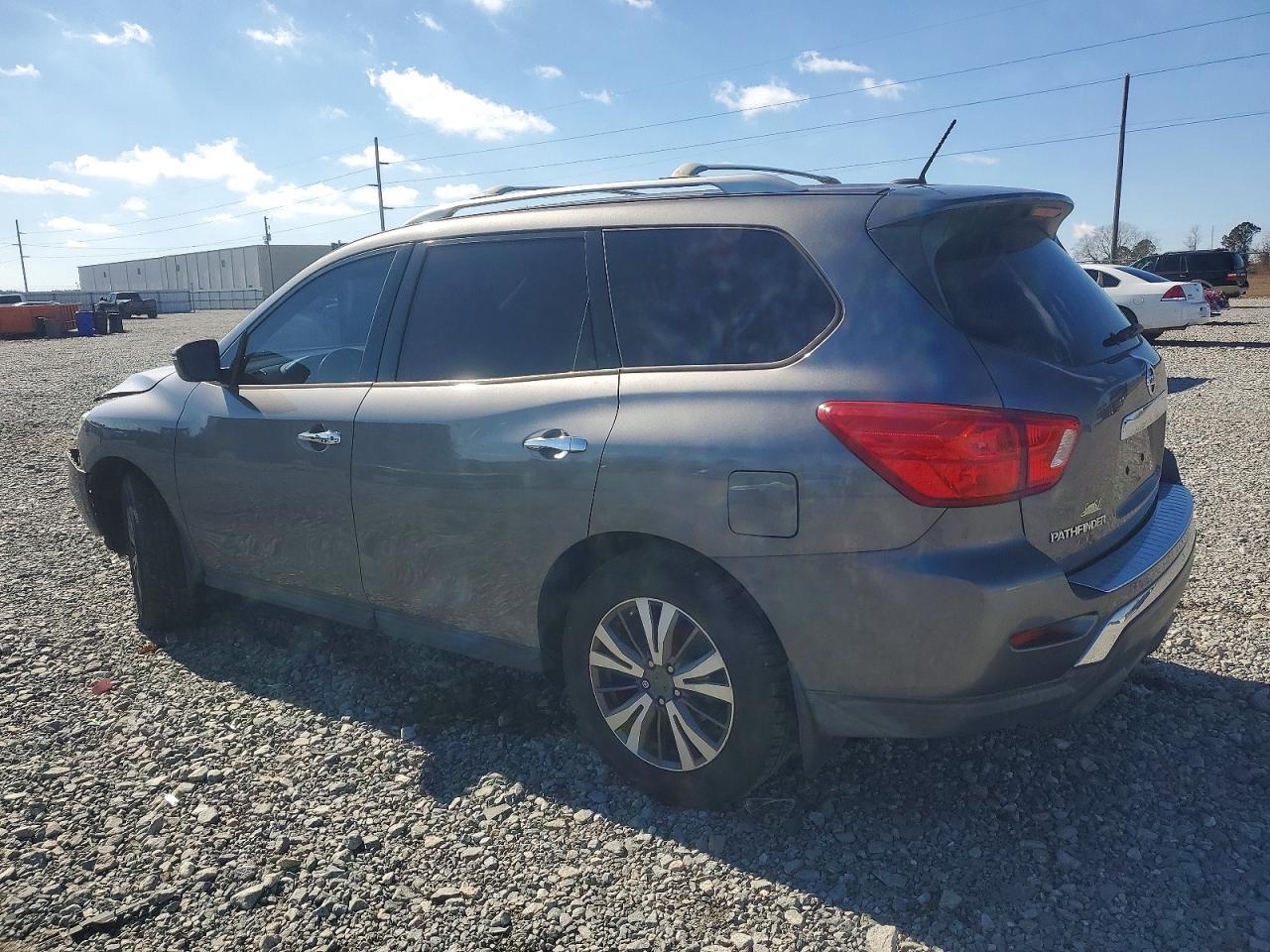 2017 Nissan Pathfinder s
