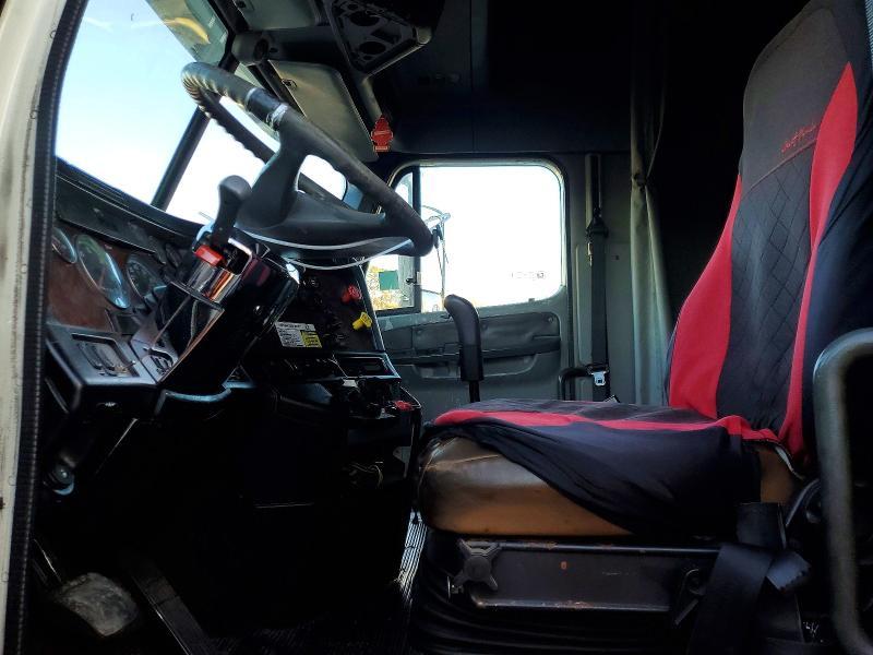2000 Freightliner CC Conventional Semi Truck