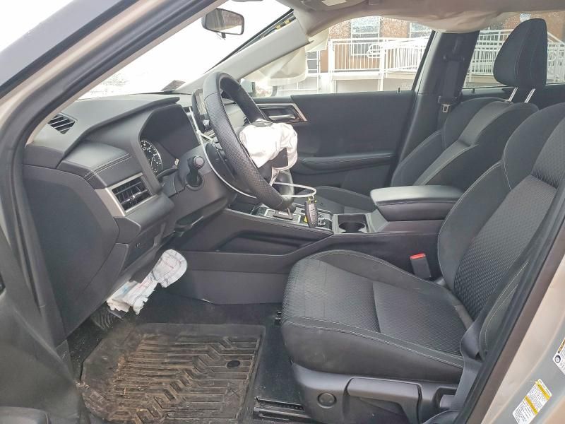 2022 Mitsubishi Outlander es