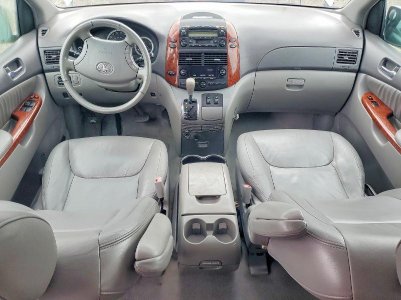 2004 Toyota Sienna xle 7-passenger