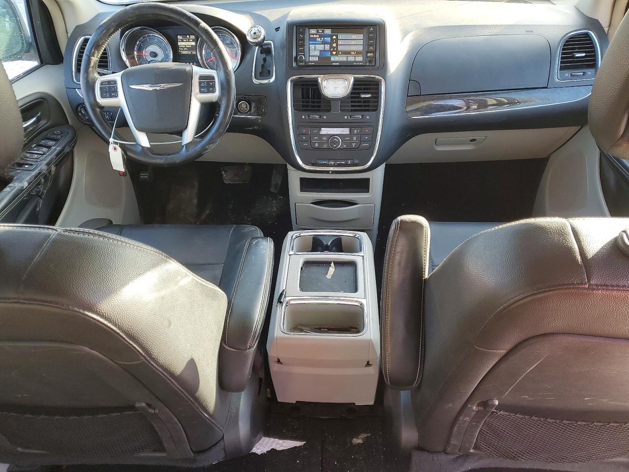 2016 Chrysler Town & Country Touring