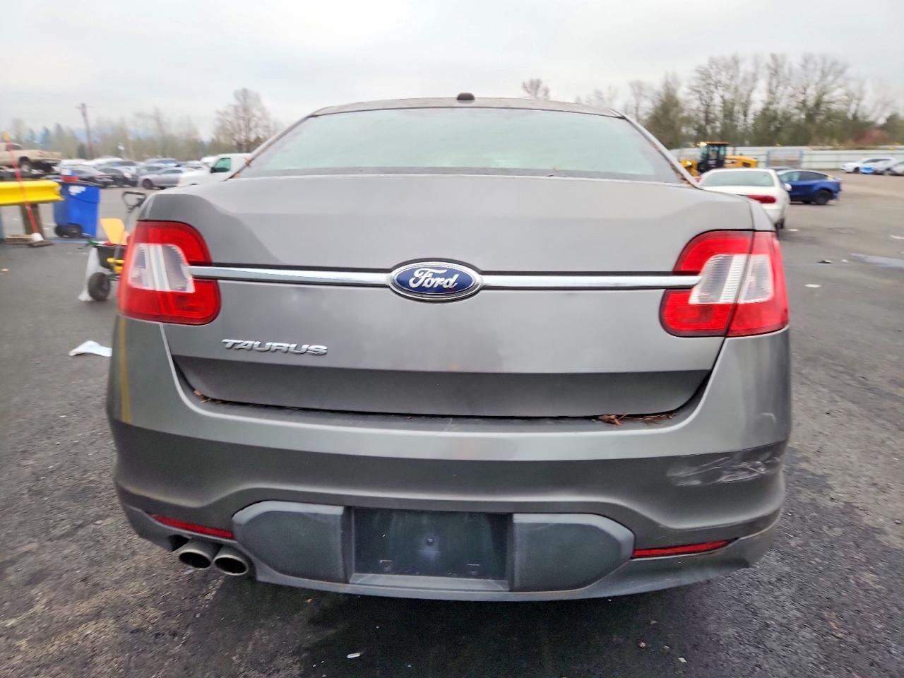 2012 Ford Taurus se