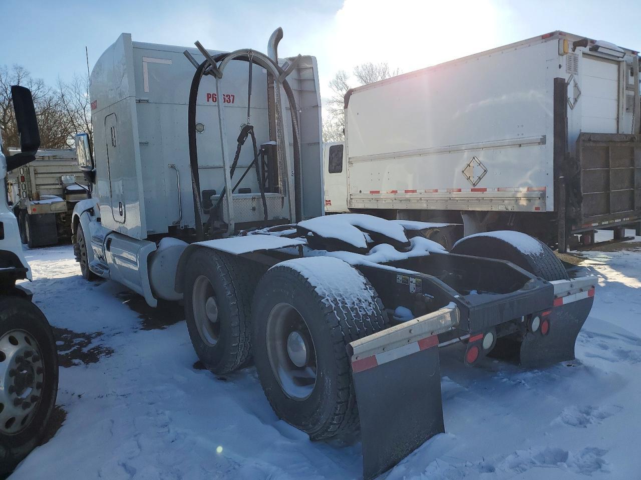 2016 Peterbilt 579 Semi Truck