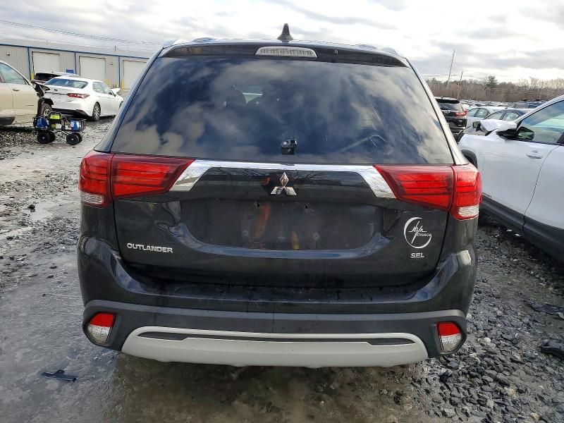 2020 Mitsubishi Outlander se