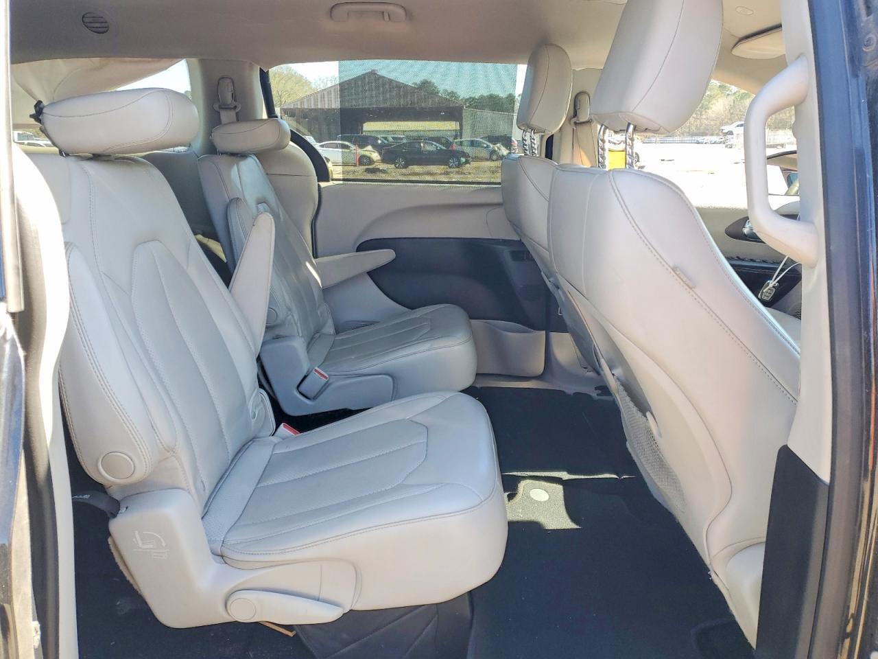 2021 Chrysler Voyager lxi
