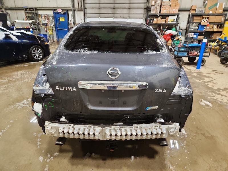 2012 Niss Altima Base