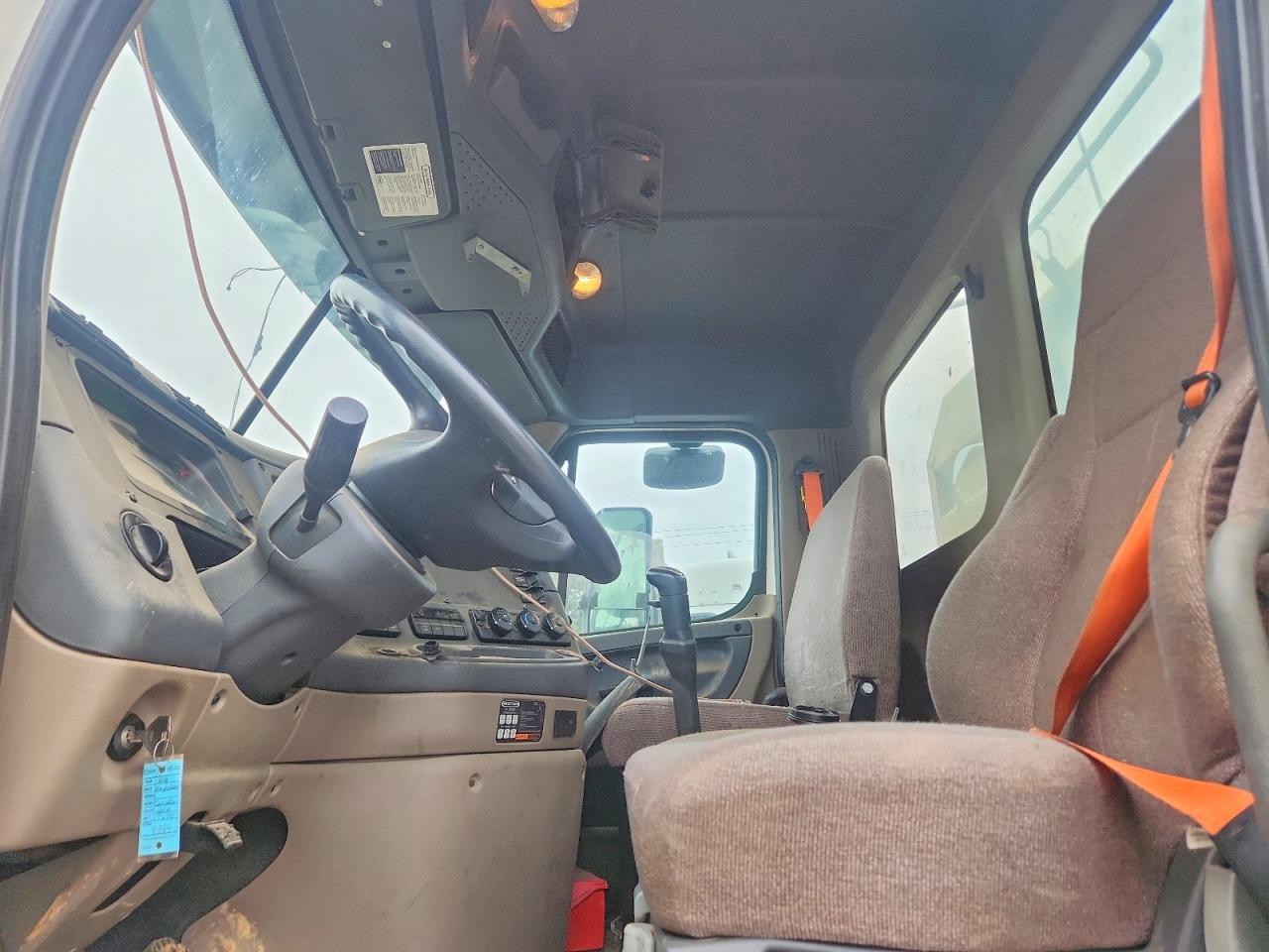 2018 Freightliner Cascadia 125 Semi Truck