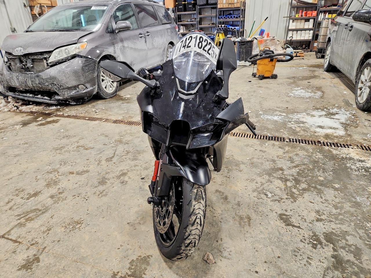 2024 Kawasaki ZX1002 M