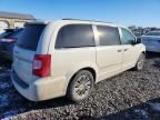 2013 Chrysler Town & Country Touring l