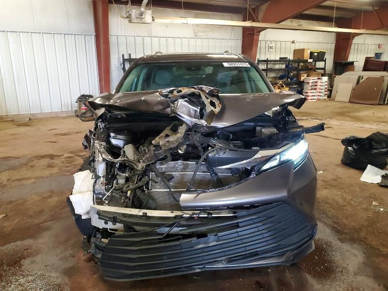 2021 Toyota Sienna le